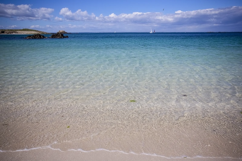 eau translucide de larchipel