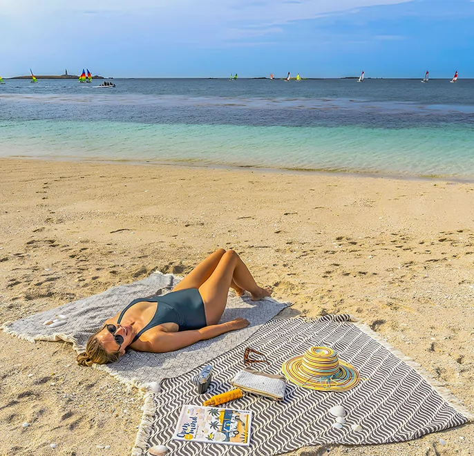 bronzer sur les plages de sable blanc